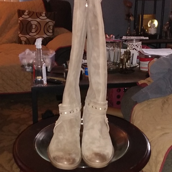 Boot - Picture 2 of 8